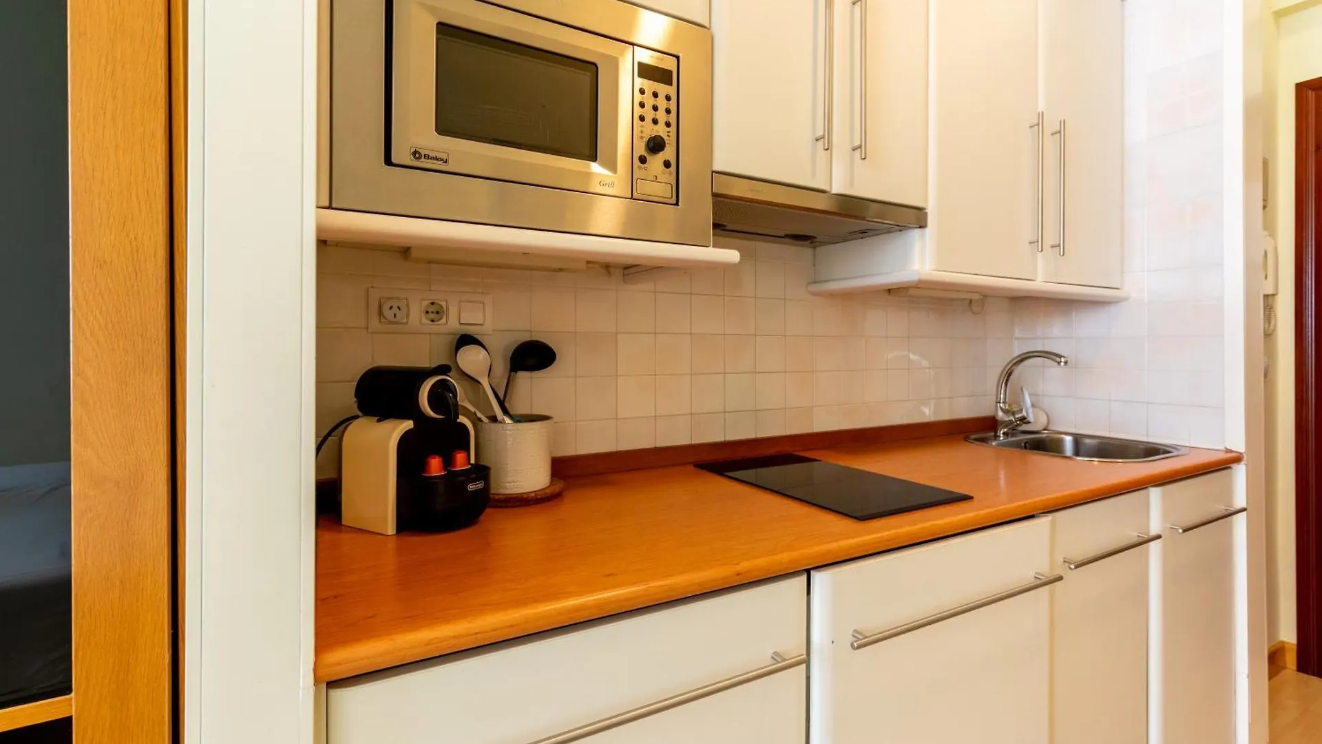 Holi-Rent Martin Villa Seville Apartment